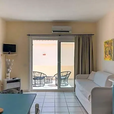 Fantastico Baia De Bahas One Bedroom Four Sleeps Child Num0883 Marinella (Sardinia)