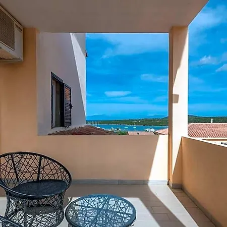 Fantastico Baia De Bahas One Bedroom Four Sleeps Child Num0883 Apartamento
