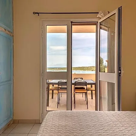 Fantastico Baia De Bahas One Bedroom Four Sleeps Child Num0883 4* مارينيلاّ