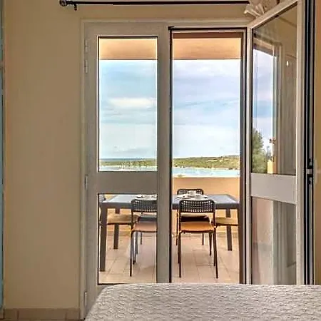 Fantastico Baia De Bahas One Bedroom Four Sleeps Child Num0883